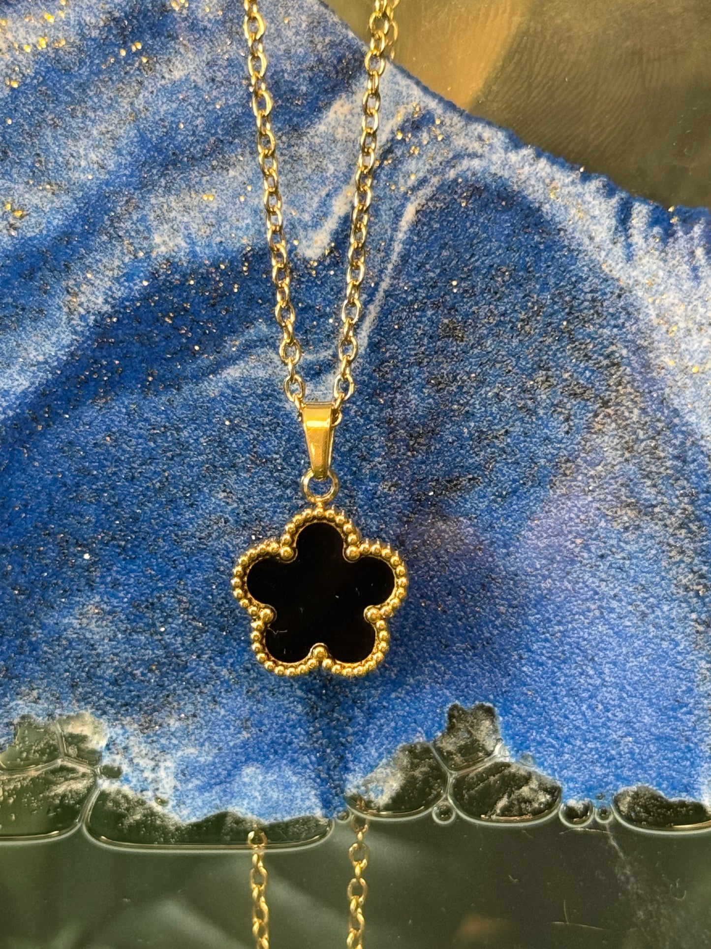 Collana con fiore colorato  in acciaio